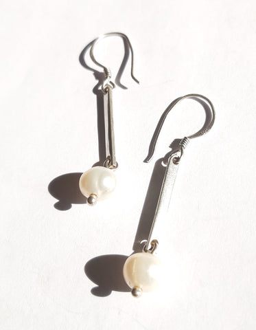 Silver bar pearl earrings